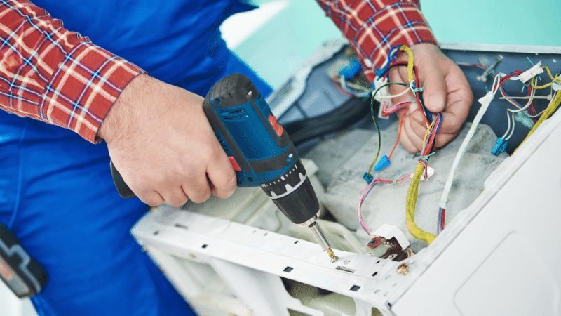 Karşıyaka LG LG çamaşır makinesi kart tamiri – Su almama arızası orijinal parça ile giderildi. - Teknik servis örneği